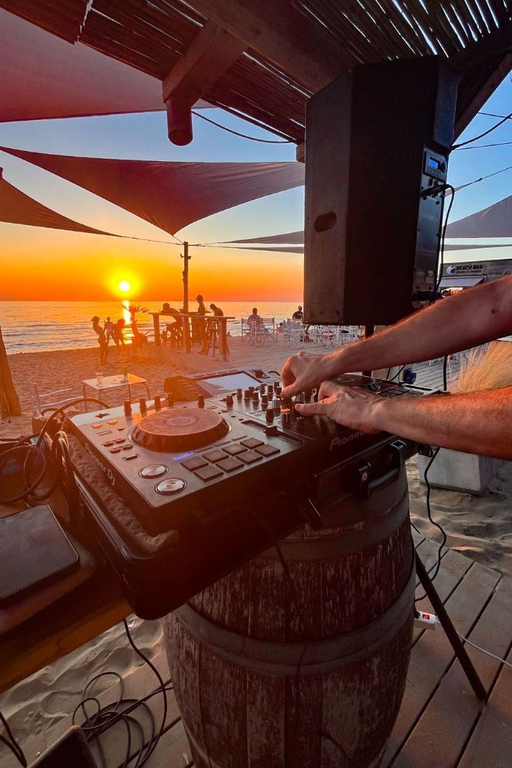 RUIDO Events · evento en playa